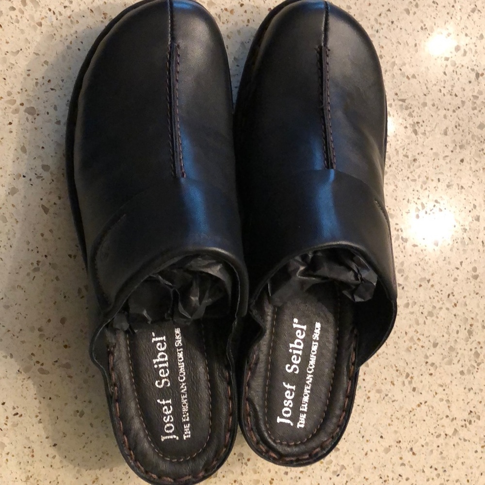 Josef Seibel Carole size euro 42 black leather.